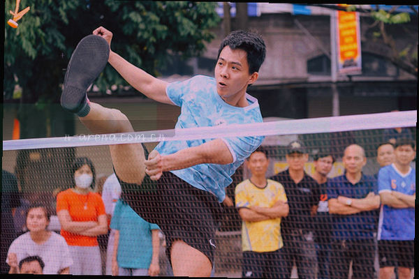 向下箭头穿过数据层，下方显示文件格式图标的球队库导出示意